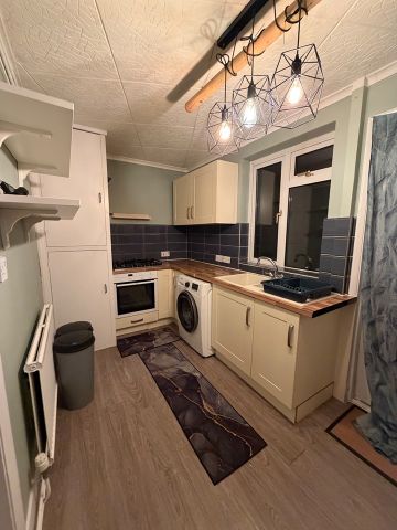 2 Bed Terraced House, Dalton Avenue, CR4 - Photo 5