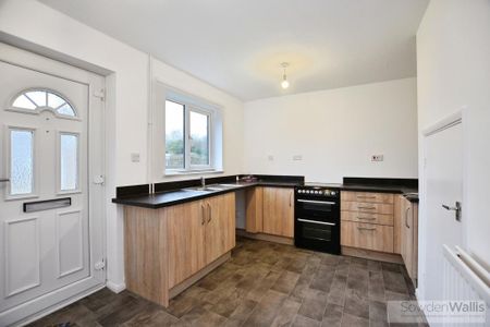 3 bedroom semi-detached house to rent - Photo 4
