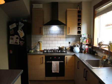 2 bedroom semi-detached villa to rent - Photo 4