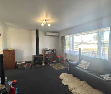 Large Four Bedroom - Photo 3