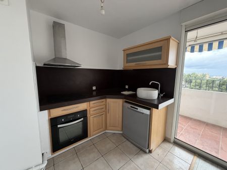 Location Appartement 2 pièces 51m² MARSEILLE 9ème - Photo 4