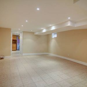 **Executive-BSMT studio/bachelor unit in Humewood-Cedarvale** - Photo 2