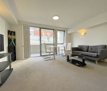 Cozy one bedroom Hobson St apartment with one carpark - Photo 3