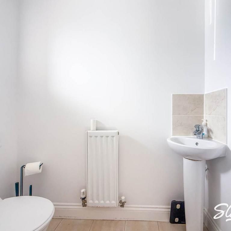 3 bedroom semi-detached house to rent - Photo 1