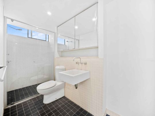 1 BEDROOM APARTMENT IN PRIME LOCATION - Photo 1
