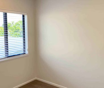 Three bedroom with a study in Bucklands Beach - Photo 1