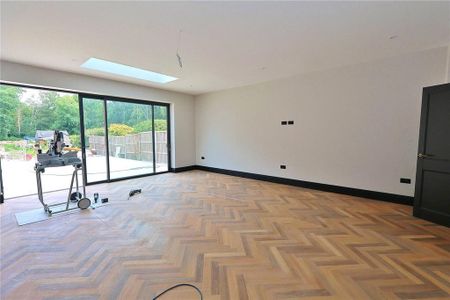 4 bedroom detached house to rent - Photo 3