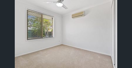 Entertainer’s Dream in Sought-After Manly West Location - Photo 2