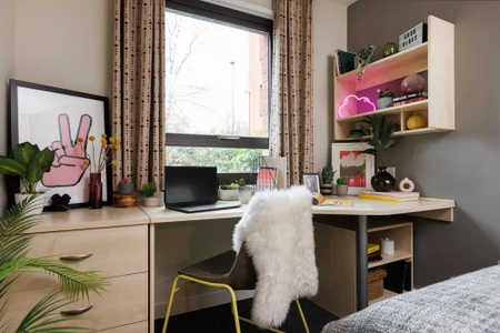 1 bedroom in a flat share to rent - Photo 3