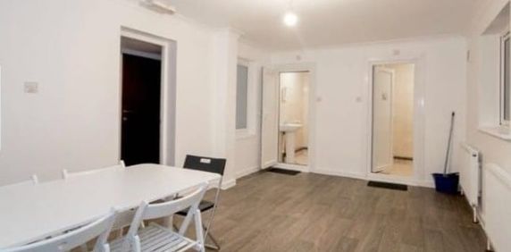 Room in a Shared House, Green Lane, IG3 - Photo 2