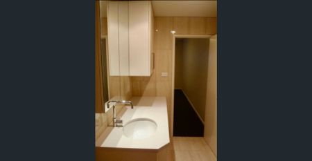 renovated one bedroom ground floor unit in Hawthorn East - Photo 3