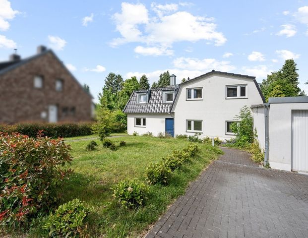 Freistehendes und effizientes Einfamilienhaus in hochwertiger Ausstattung auf großzügigem Grundstück - Photo 1