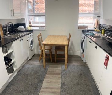 Room in a Shared House, Mora Road, NW2 - Photo 4