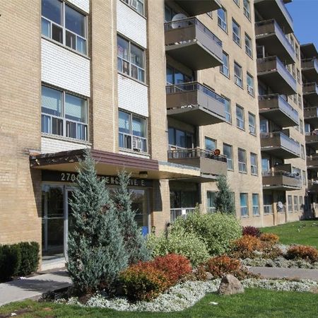 Lawrence Avenue East Apartments - Photo 3