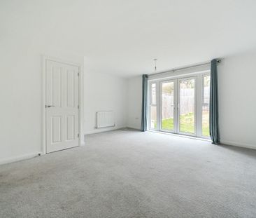3 bedroom semi-detached house to rent - Photo 2