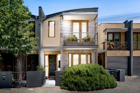 IMMACUATE TOWNHOUSE READY FOR YOU TO MOVE IN! - 7 MONTH LEASE TERM (NEGOTABLE) - Photo 2