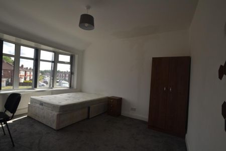 4 bedroom detached house to rent - Photo 3