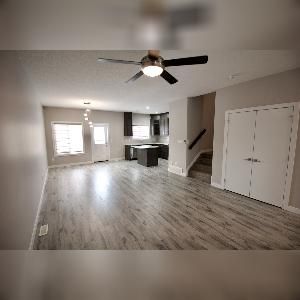 3 Bed 2.5 Bath Double Garage Family Home - Photo 3