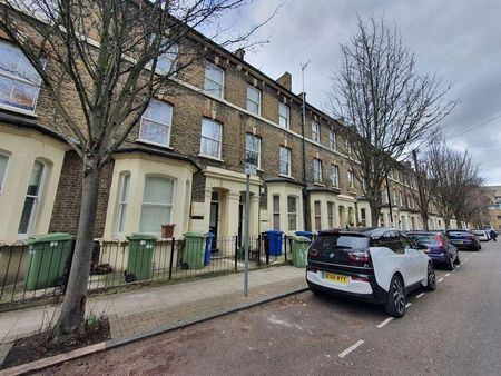 3 bedroom flat to rent - Photo 2