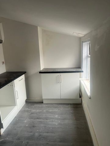 2 Bed Flat, Wilmslow Road, M14 - Photo 3