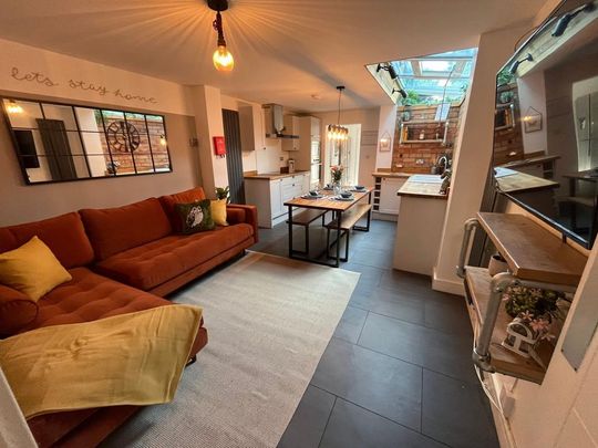 6 bedroom house to rent - Photo 1