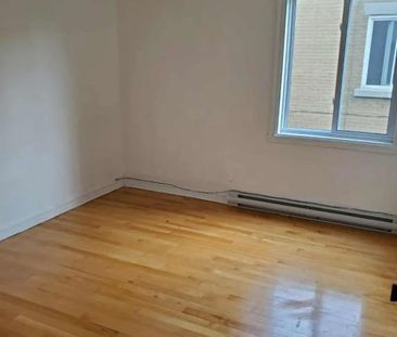 3 1/2 IMMEDIATE - RENOVE - VILLE ST LAURENT - PRES DU REM - Photo 1