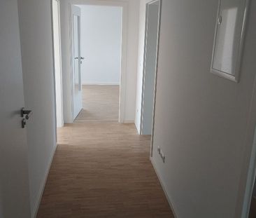 Frisch modernisierte 3-Zimmer-Wohnung mit Loggia in Lenting zu vermieten - Photo 3