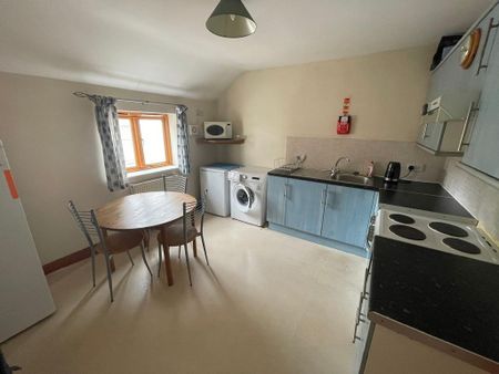 1 bedroom in a house share to rent - Photo 4