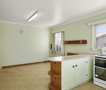 Sunny Aspect, Convenient Living - Photo 6