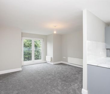 Apt 16 Grafton Court, 85 Kings Road, - Photo 3