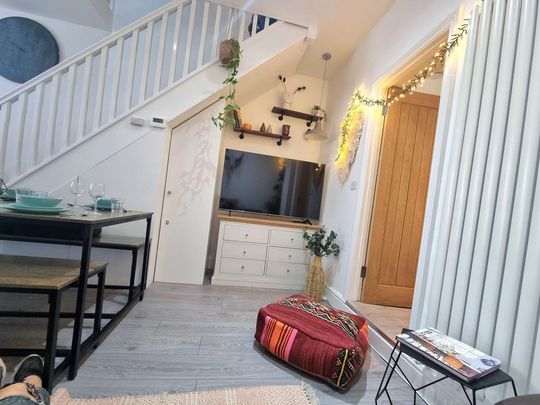 4 bedroom flat to rent - Photo 1