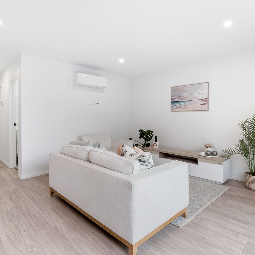 Modern 1 bedroom townhouse - Photo 1