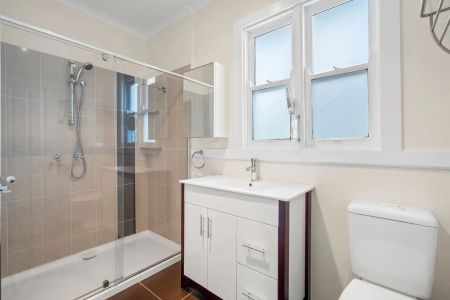 “3 Bedroom Haven in Glenroy” - Photo 3