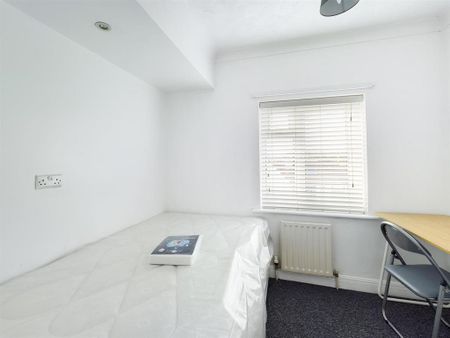 4 bedroom terraced house to rent - Photo 4