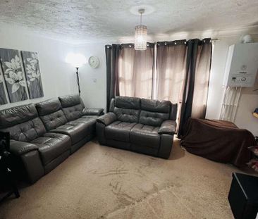 Gledwood Drive, UB4 - Photo 2