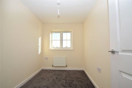 3 bed end of terrace house to rent in Southfield Grove, Eastfield, YO11 - Photo 3