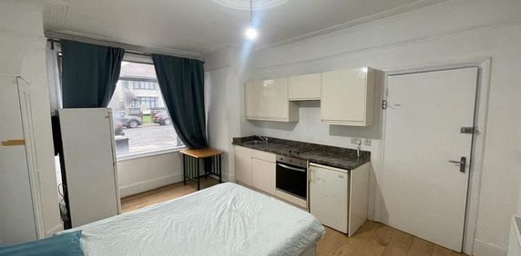 Studio to rent - Photo 2