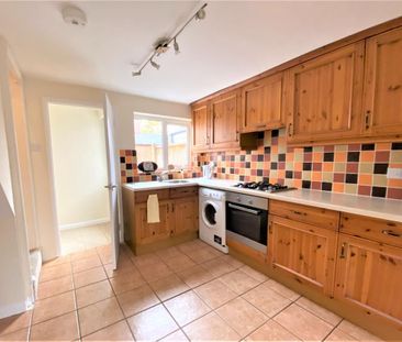 2 bedroom end of terrace house to rent - Photo 3