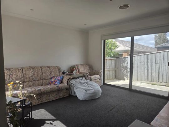 “Walking distance to School HOUSE FOR RENT” - Photo 1