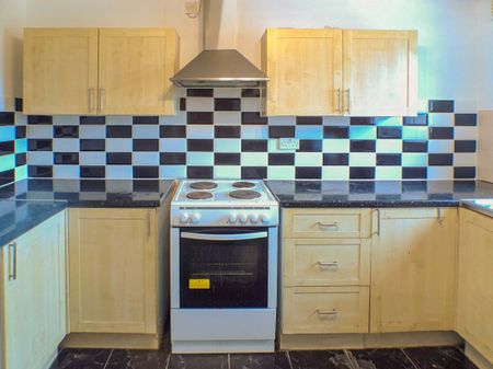 3 bedroom apartment - Photo 2