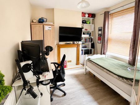 2 bedroom terraced house to rent - Photo 3