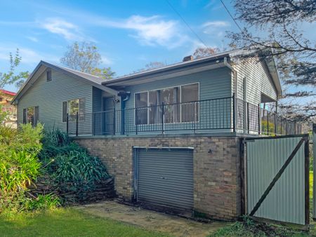 Sunlit Home on Large Private Block - Photo 3