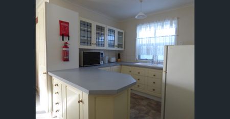 FULLY FURNISHED, 2 BEDROOM FLAT - RELAX BY THE RIVERSIDE - Photo 2