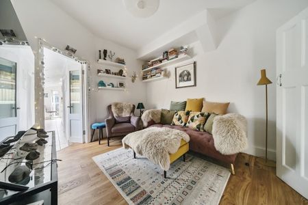 3 bedroom flat to rent - Photo 2