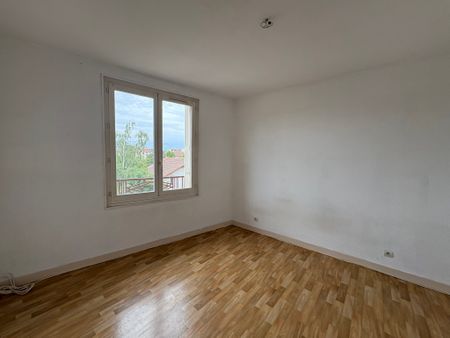 Location Appartement 3 pièces 70m² MONTROND LES BAINS 42210 - Photo 5