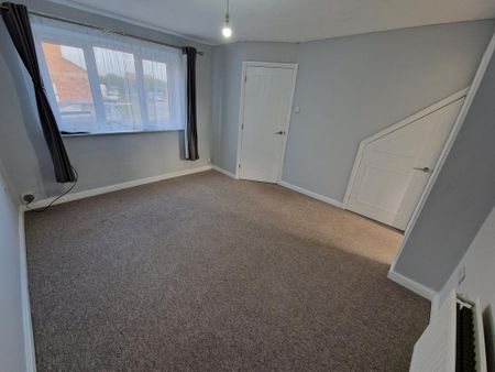 3 bedroom end of terrace house to rent - Photo 4