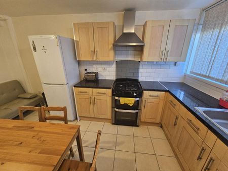 3 bedroom terraced house to rent - Photo 4