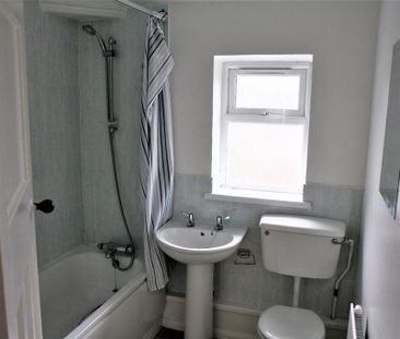 2 bedroom semi-detached house to rent - Photo 5