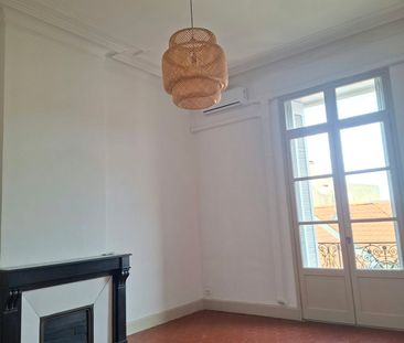 Location Appartement 5 pièces 144m² NIMES 30000 - Photo 2