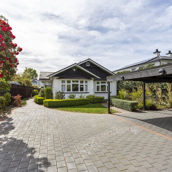Pet friendly executive home in Strowan! - Photo 1